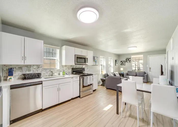 Convenient - 2 Mi To Downtown! Holiday home Tulsa