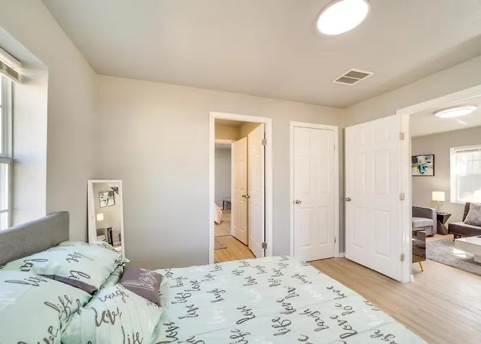 Holiday home Convenient - 2 Mi To Downtown!