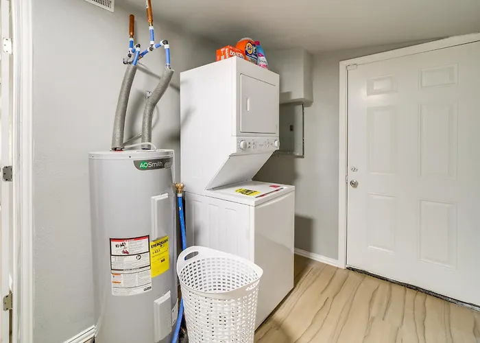 Convenient - 2 Mi To Downtown! Holiday home *