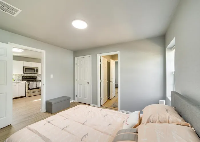 Convenient - 2 Mi To Downtown! Holiday home Tulsa
