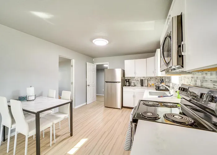 Convenient - 2 Mi To Downtown! Holiday home *