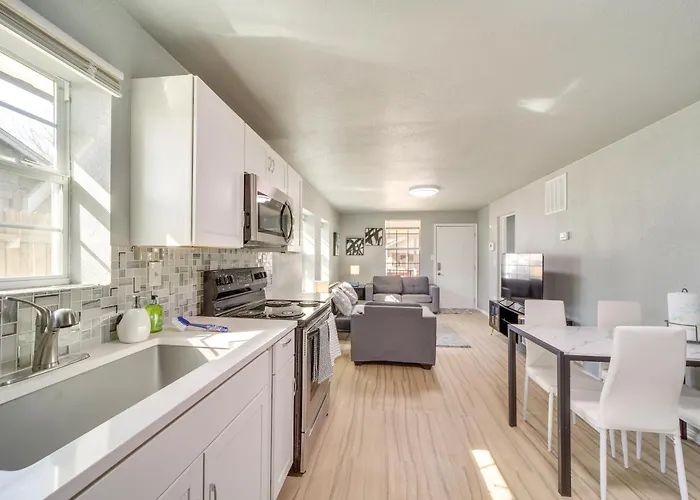 Holiday home Convenient - 2 Mi To Downtown! Tulsa