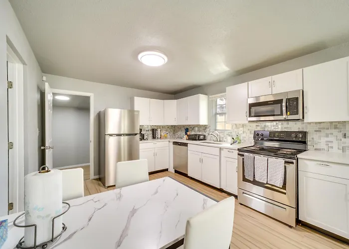Convenient - 2 Mi To Downtown! *