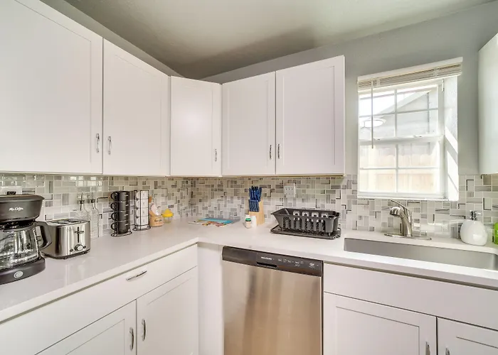 Convenient - 2 Mi To Downtown!