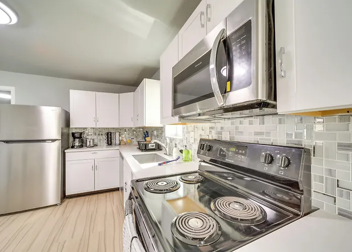 Convenient - 2 Mi To Downtown!
